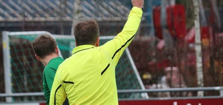 Wenn du nach einer Möglichkeit suchst, dein Fußballerlebnis spannender zu gestalten, sind Wetten auf gelbe und rote Karten vielleicht genau das Richtige für dich.