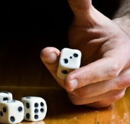 Wie oft darf man einen Kniffel Würfeln?