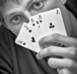 Wie heißt das Kartenspiel das man alleine spielt?