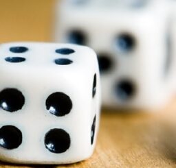 Wie heißt ein schnelles Würfelspiel mit 2 Würfeln?